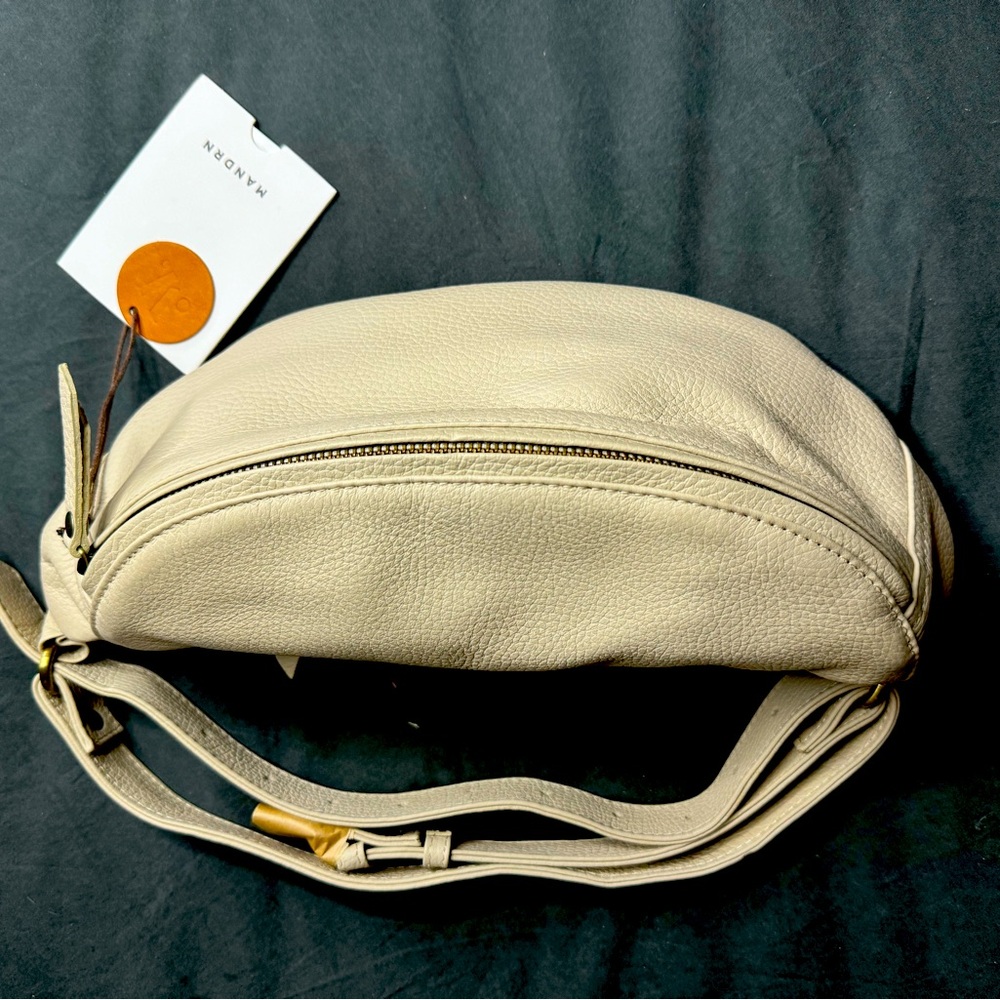 MANDRN waist bag Beige